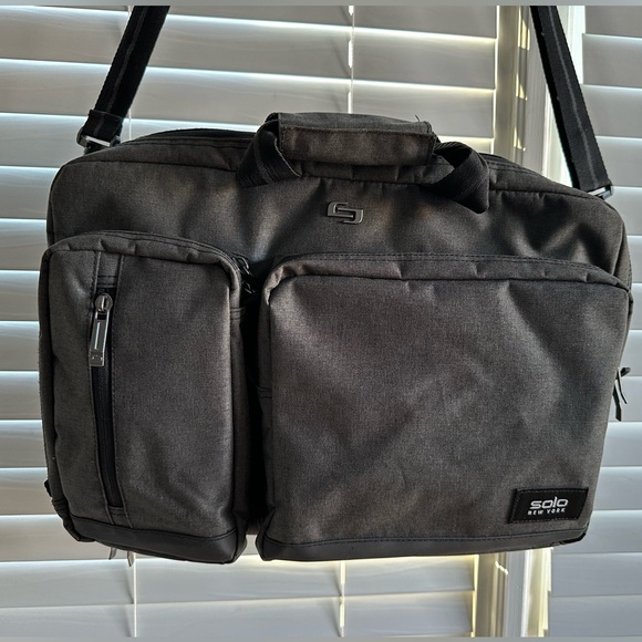 Laptop Bag! You Can Carry On Your Shoulder Or Your Back! Best Offer Accepted!🖤🖤